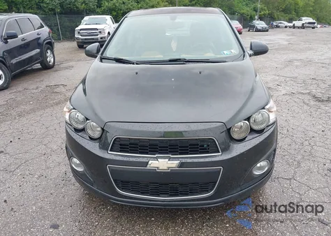 2014 Chevrolet Sonic Ltz Manual z USA, uszkodzony, nr VIN 1G1JF5SB2E4229027
